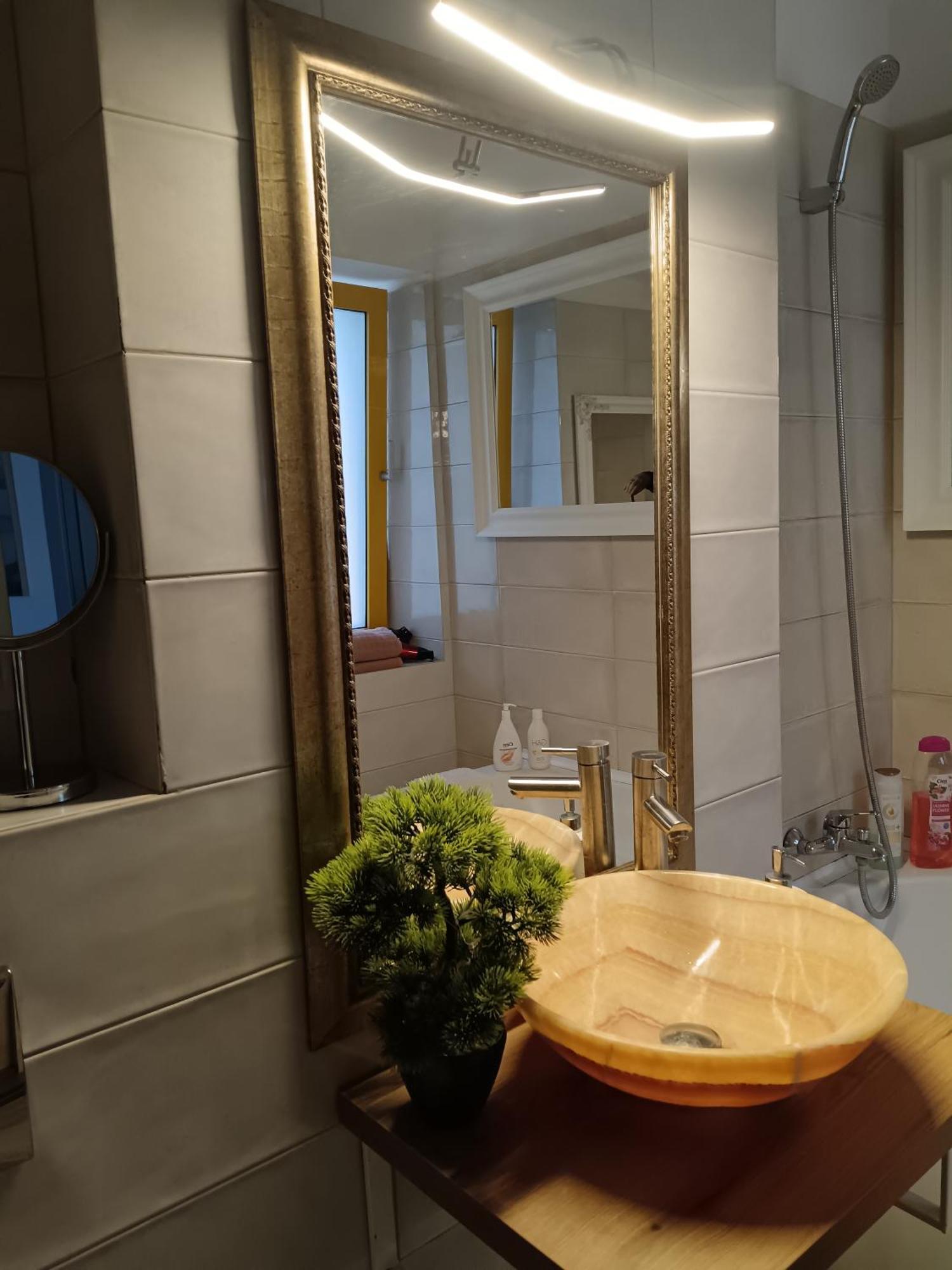 Downtown "Rendez-Vous" Luxury Apartment Bacau Bagian luar foto