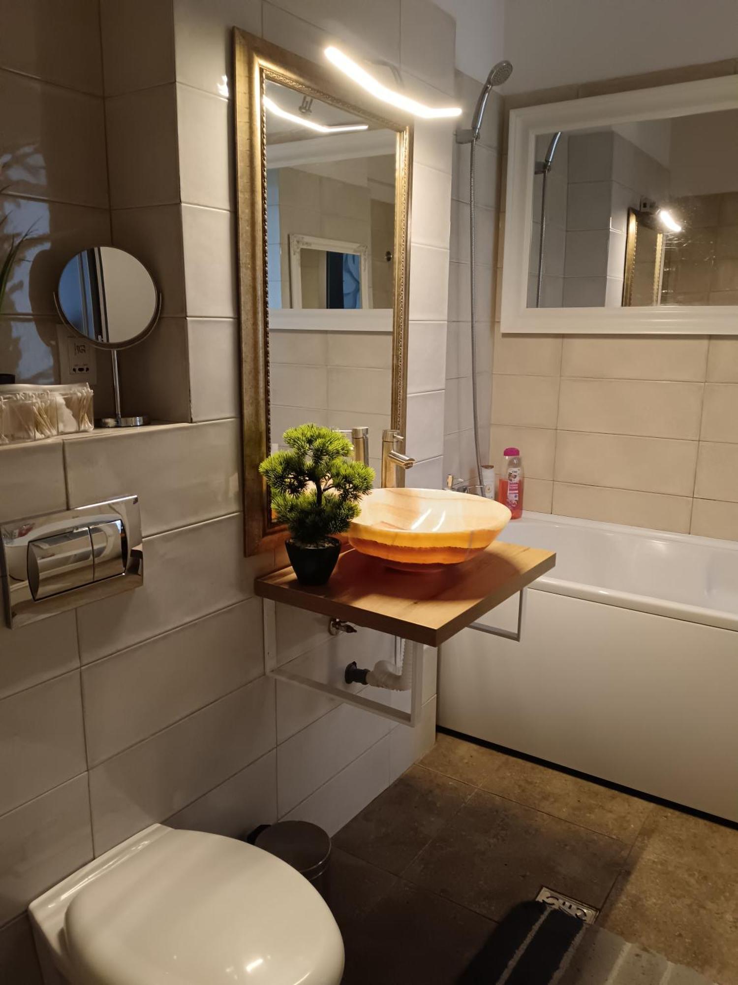 Downtown "Rendez-Vous" Luxury Apartment Bacau Bagian luar foto